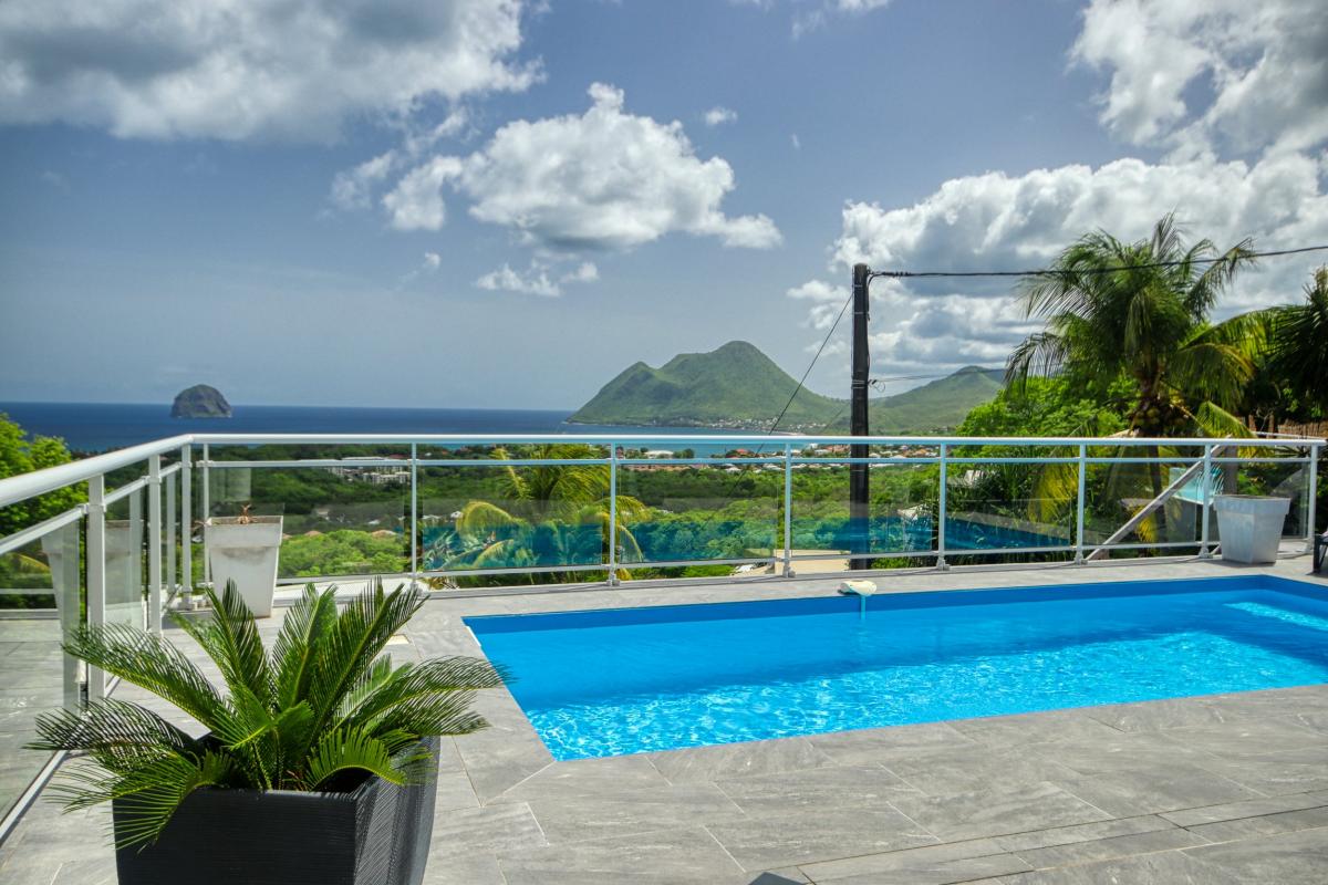 Location villa diamant Martinique-piscine vue morne larcher
